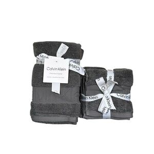 NWT Calvin Klein hand towels and washcloth set